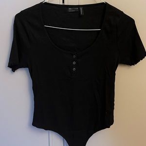 ASOS design bodysuit with short sleeve lettuce edge in black. Size large.